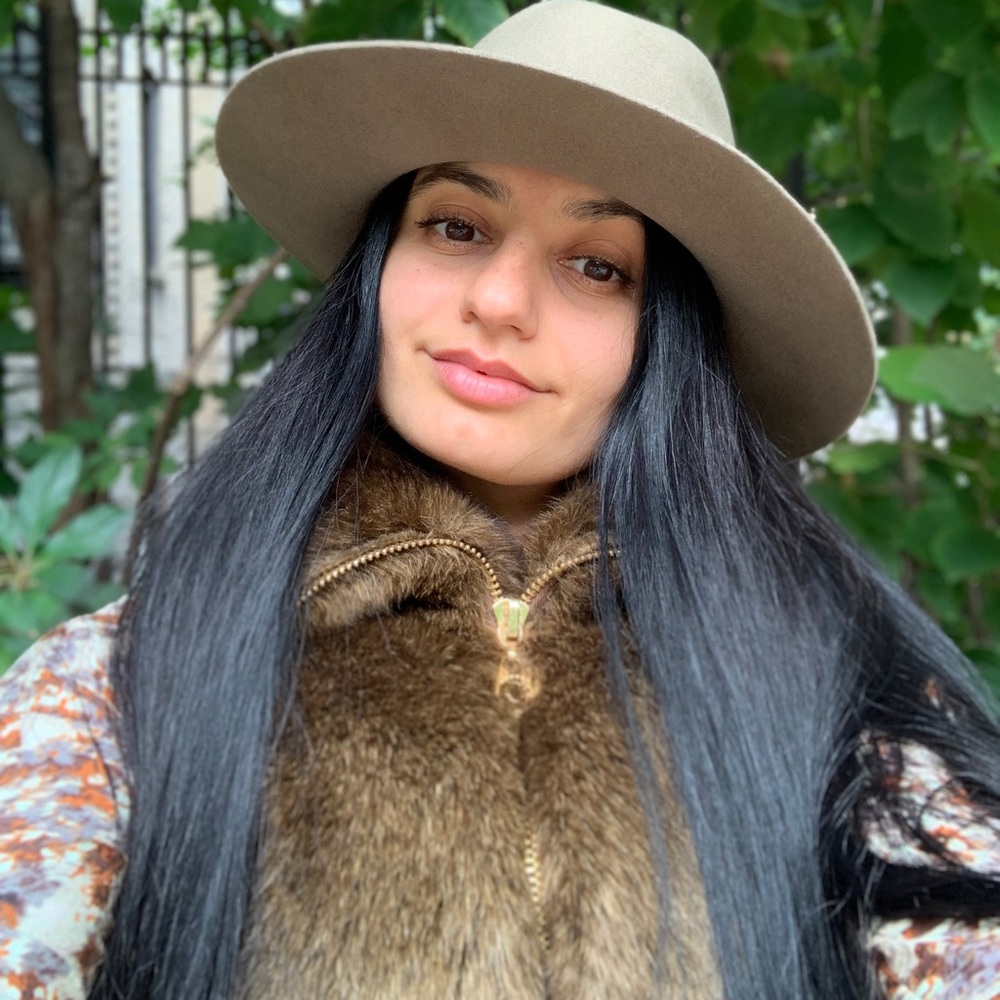 Meet your Posher, Shahaina